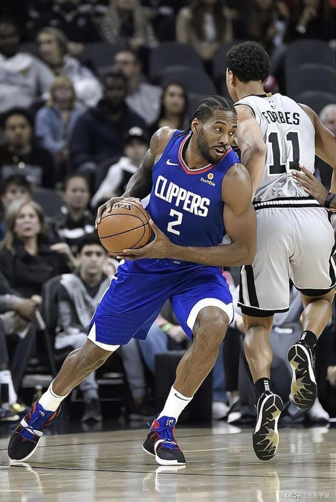 尼日利亚男篮鏖战立陶宛男篮，伦纳德送出助攻