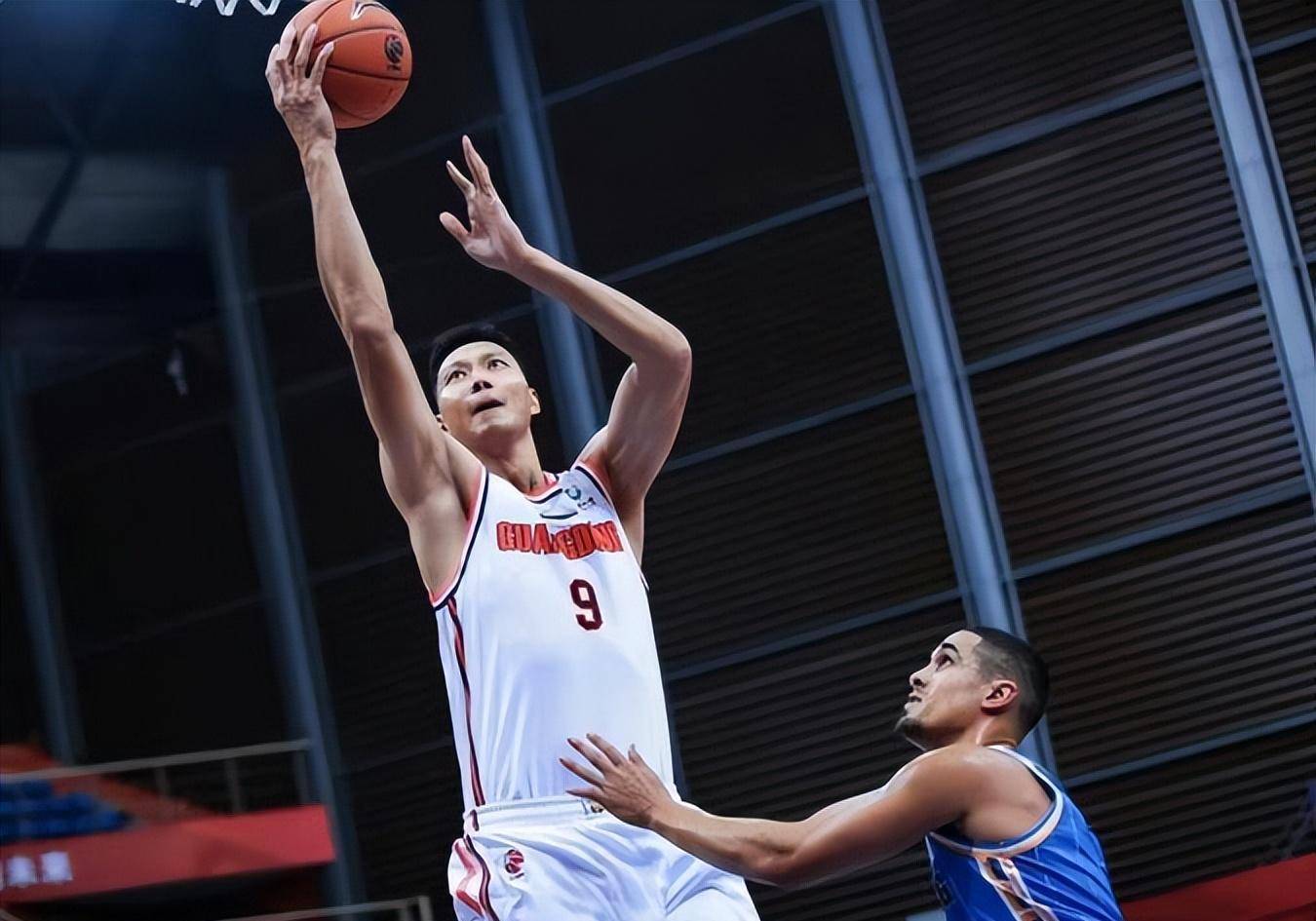 江苏队轻取福建队，易建联刷新纪录