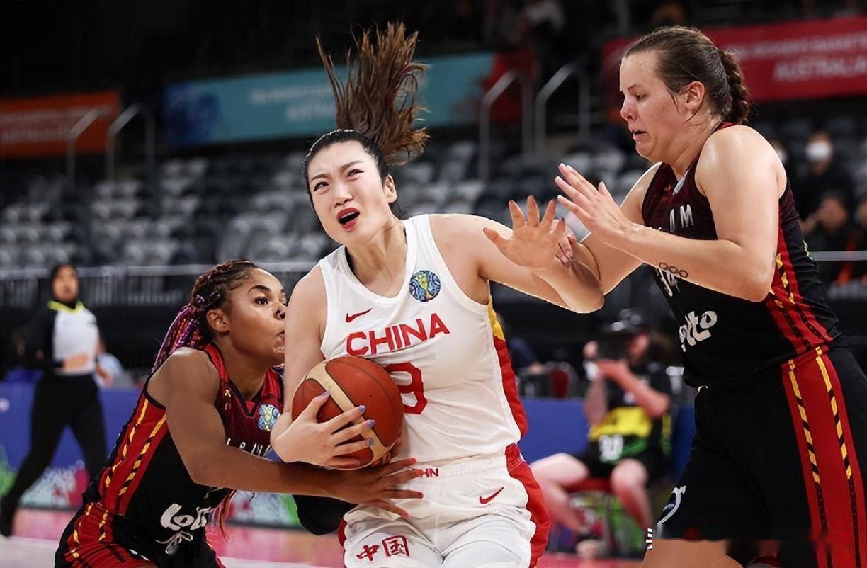 中国队轻取法国队，黄鸭组合统治全场