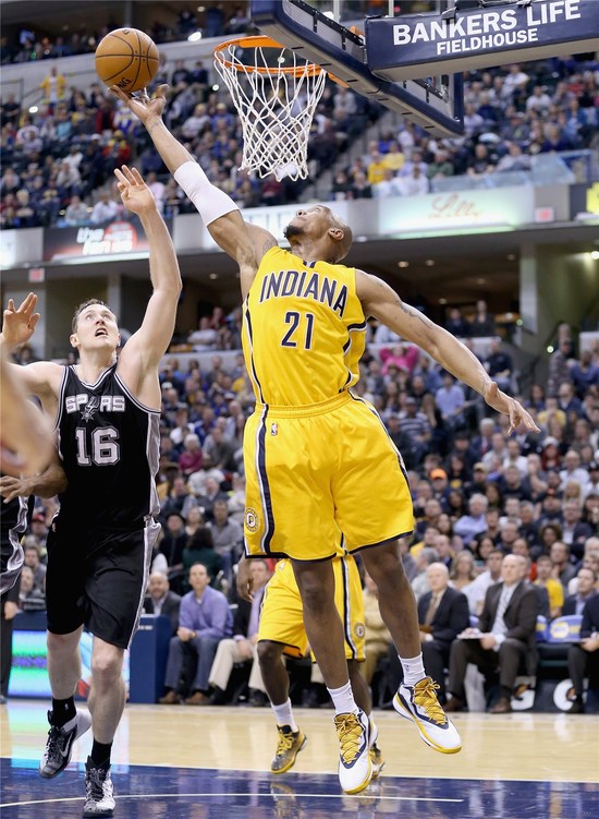 步行者碾压猛龙,范弗利特高光表现 步行者碾压猛龙,范弗利特高光表现