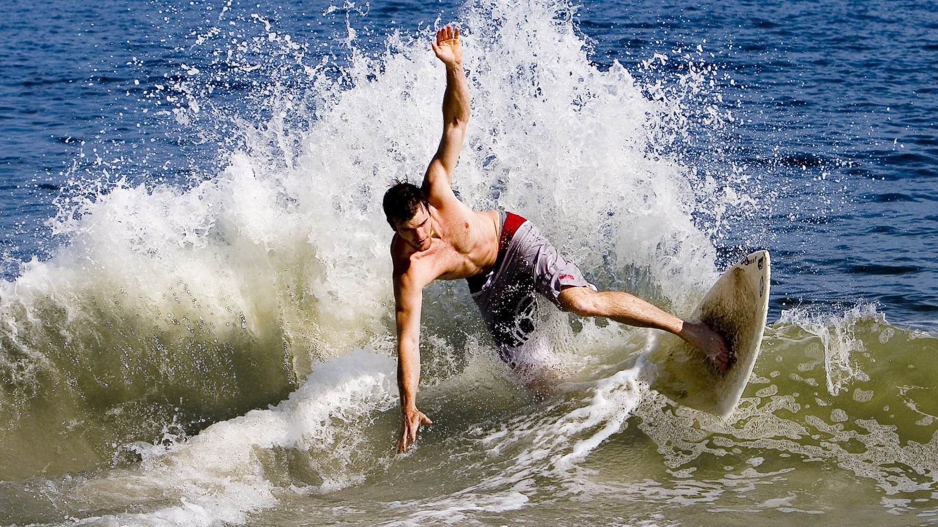 冰与火的对决，当坚韧奇才撕裂鹈鹕羽翼，保罗用一粒三分点燃战场